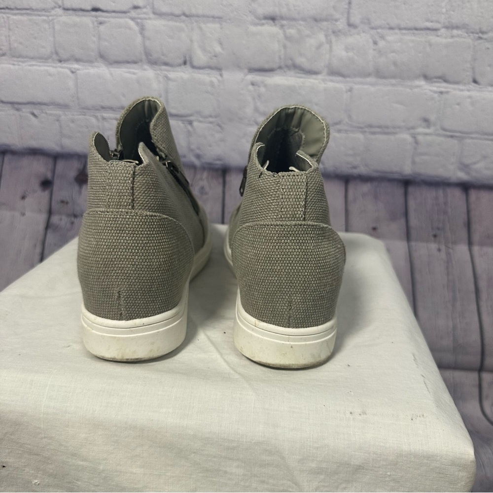Stylish Gray Women's Wedge Sneakers - Picture 3 of 4